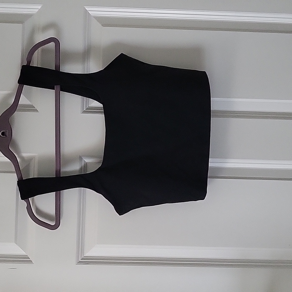 NEW Athleta Black Crop Top Women’s Small Built-In Bra Athletic Workout